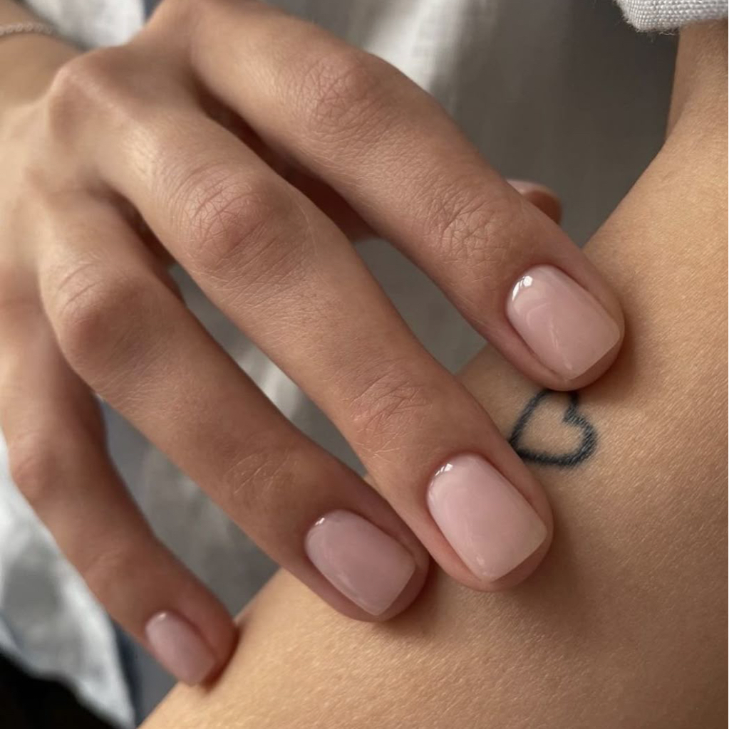 Маникюр с покрытием гель-лак