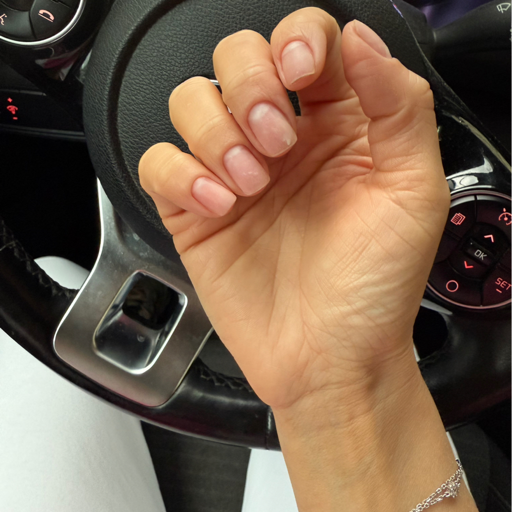 Маникюр без последующего покрытия.