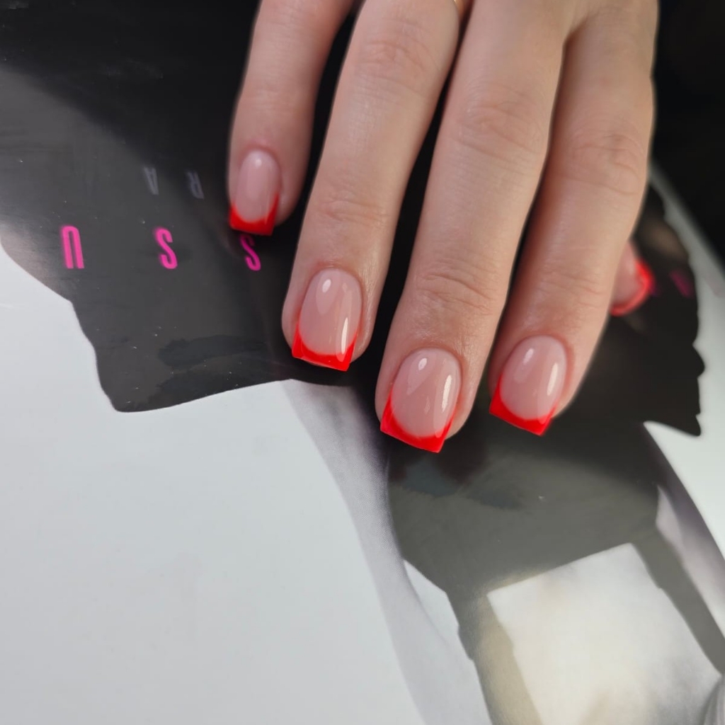 Наращивание ногтей. Короткие