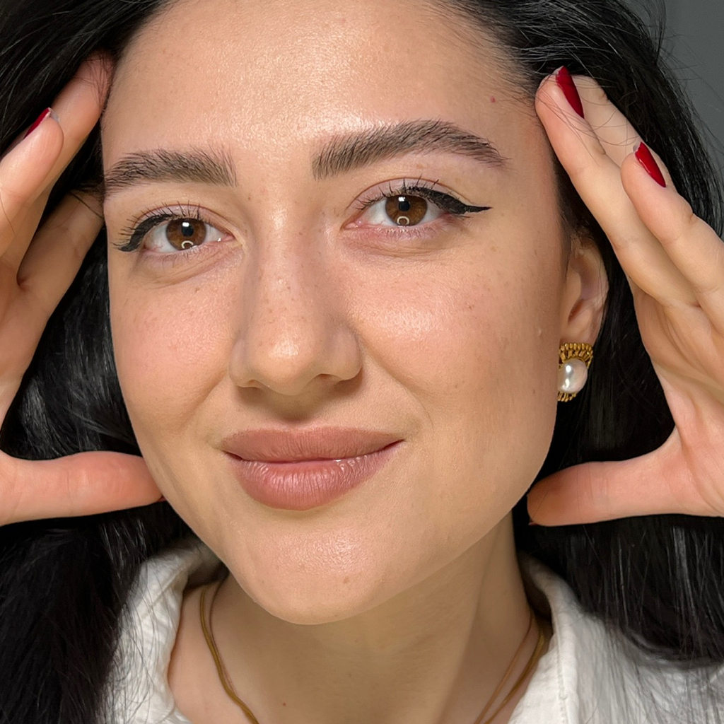 Коррекция бровей (воск/пинцет)