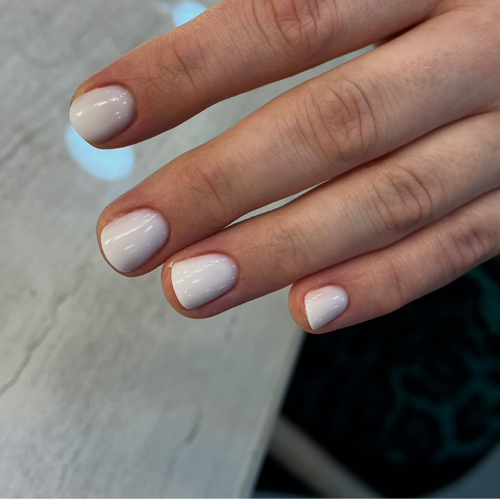 Маникюр с покрытием (однотонное покрытие)