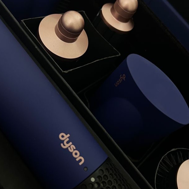 Мытье головы + укладка на Dyson