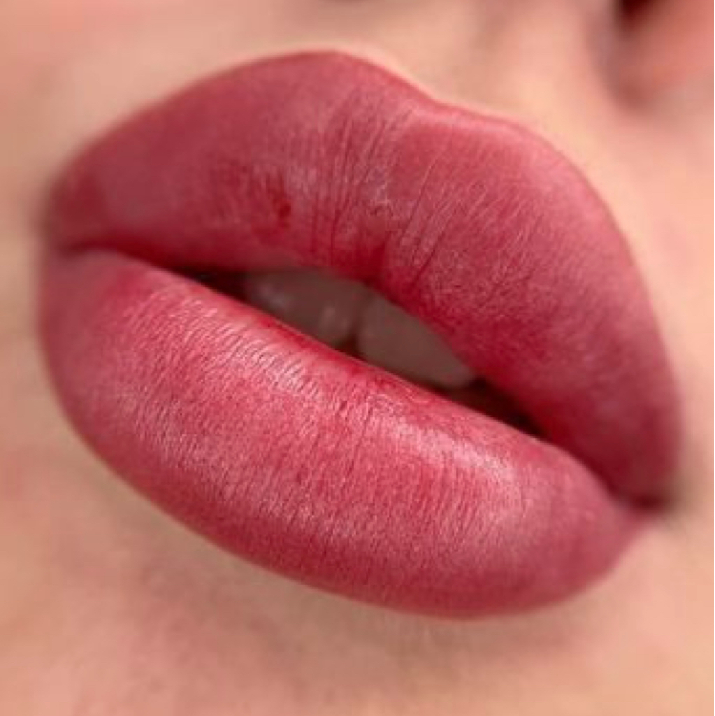 Перманентный макияж губ