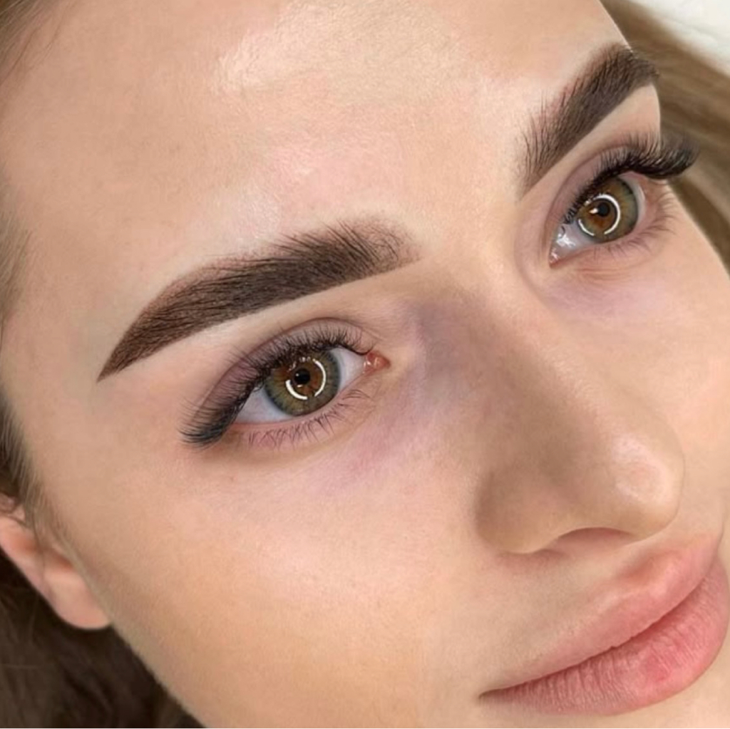 Перманентный макияж бровей