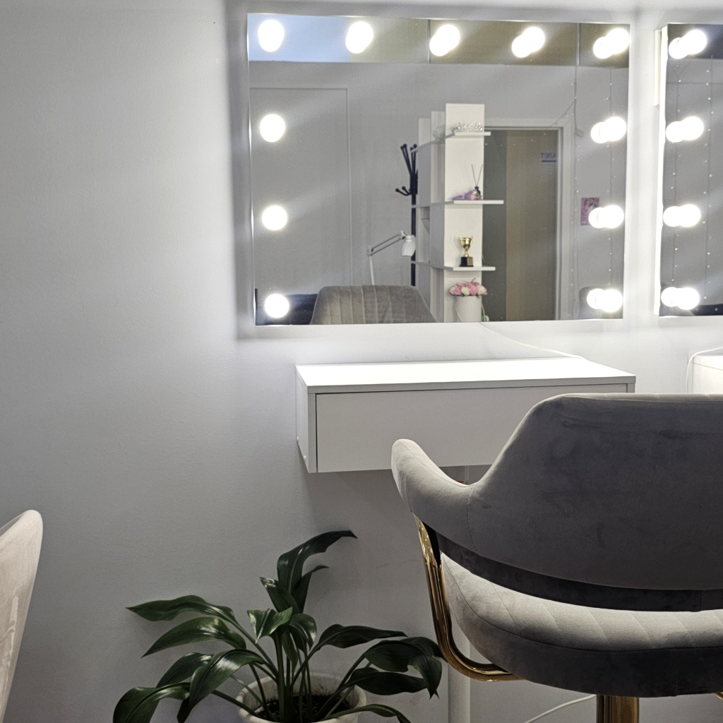 1 Зеркало (слева)