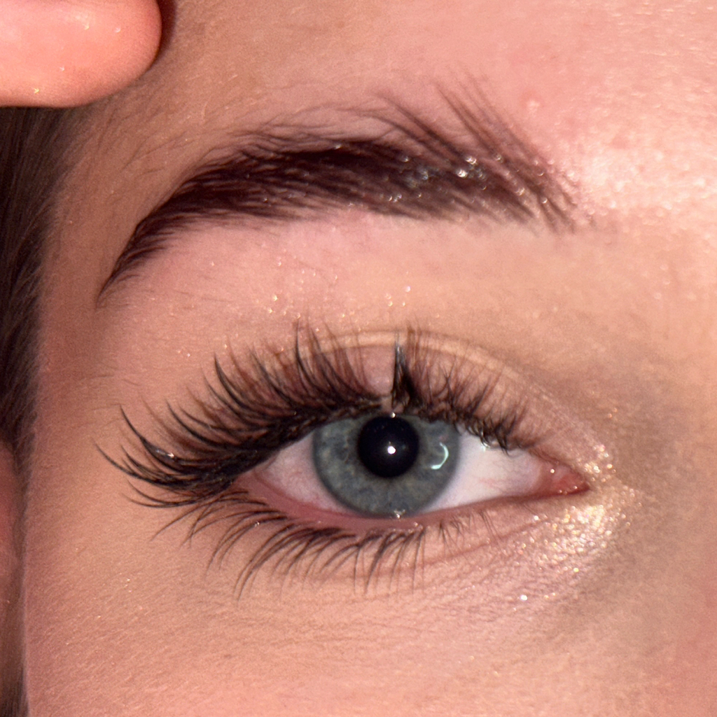 Наращивание нижних ресниц