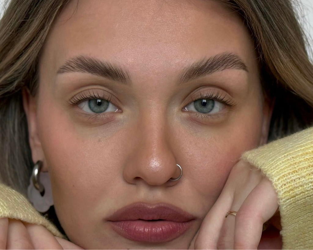 Коррекция бровей