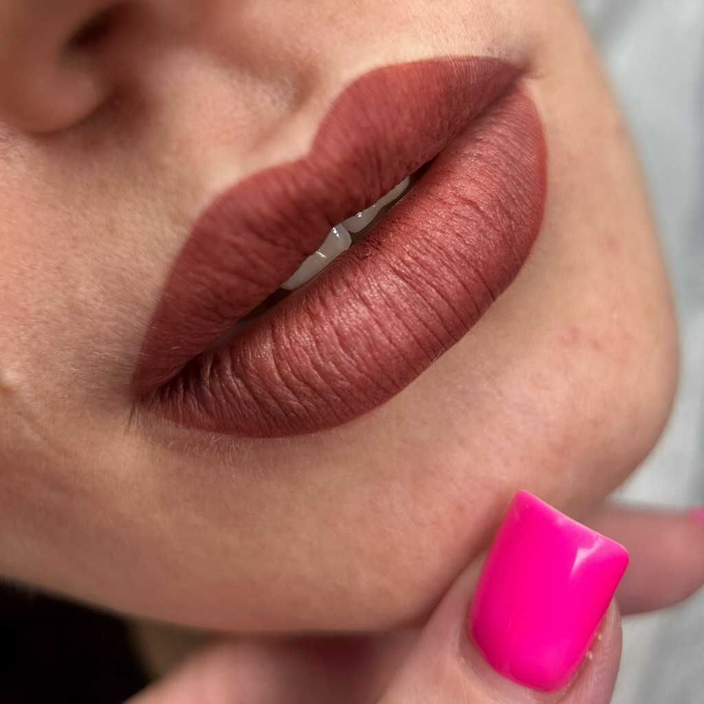 Перманентный макияж губы