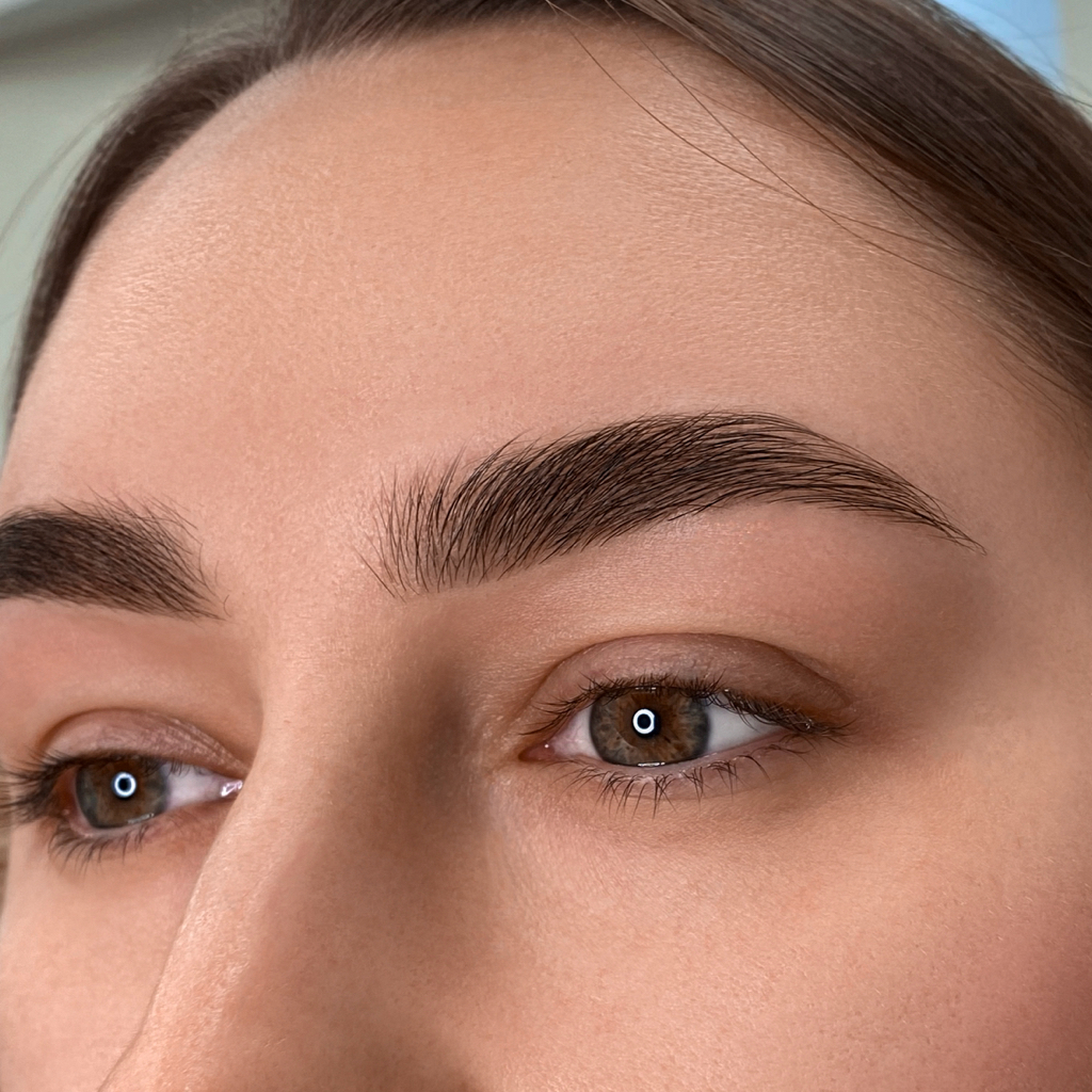 Коррекция бровей