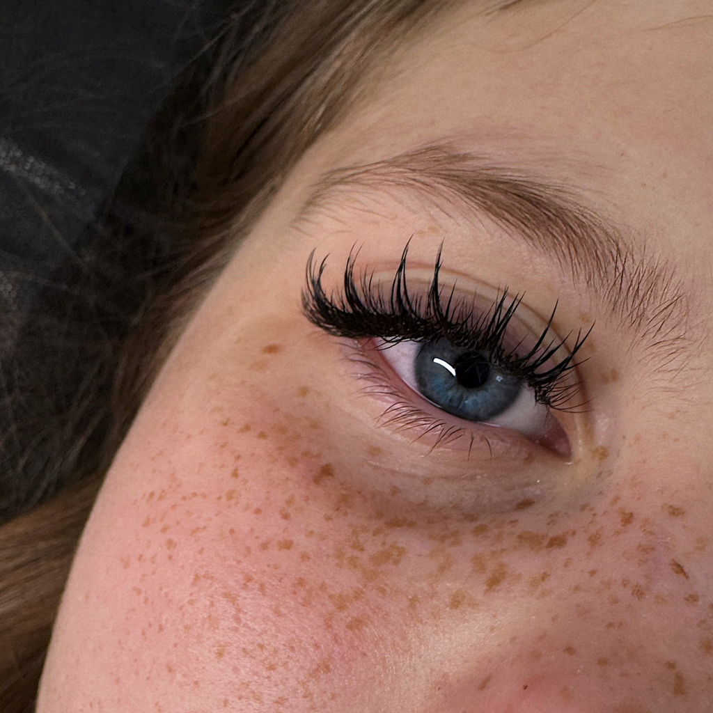 Наращивание ресниц 2D