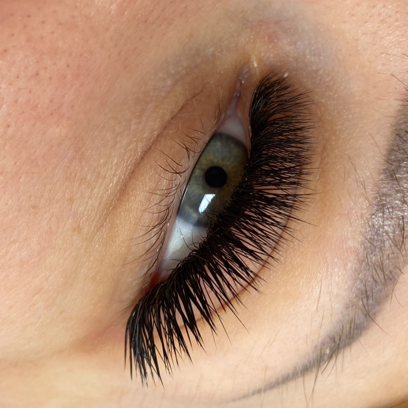 Наращивание ресниц 3д