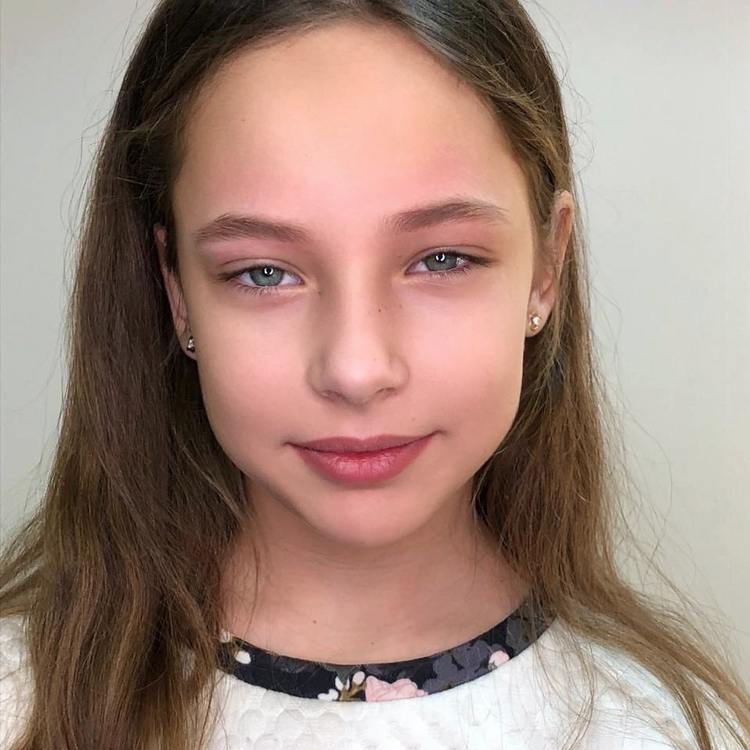 Коррекция бровей