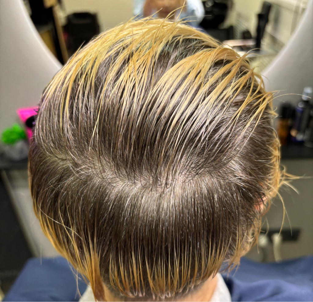 Прикорневое окрашивание волос (коррекция 2-3 см отросшие корни,тотал-блонд)