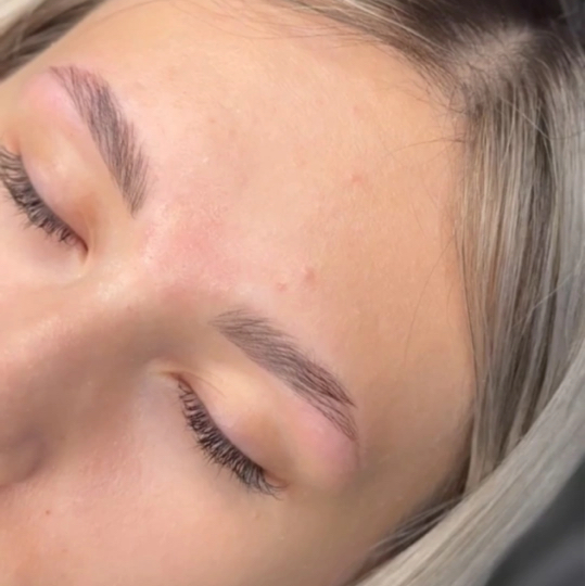 Долговременная укладка бровей