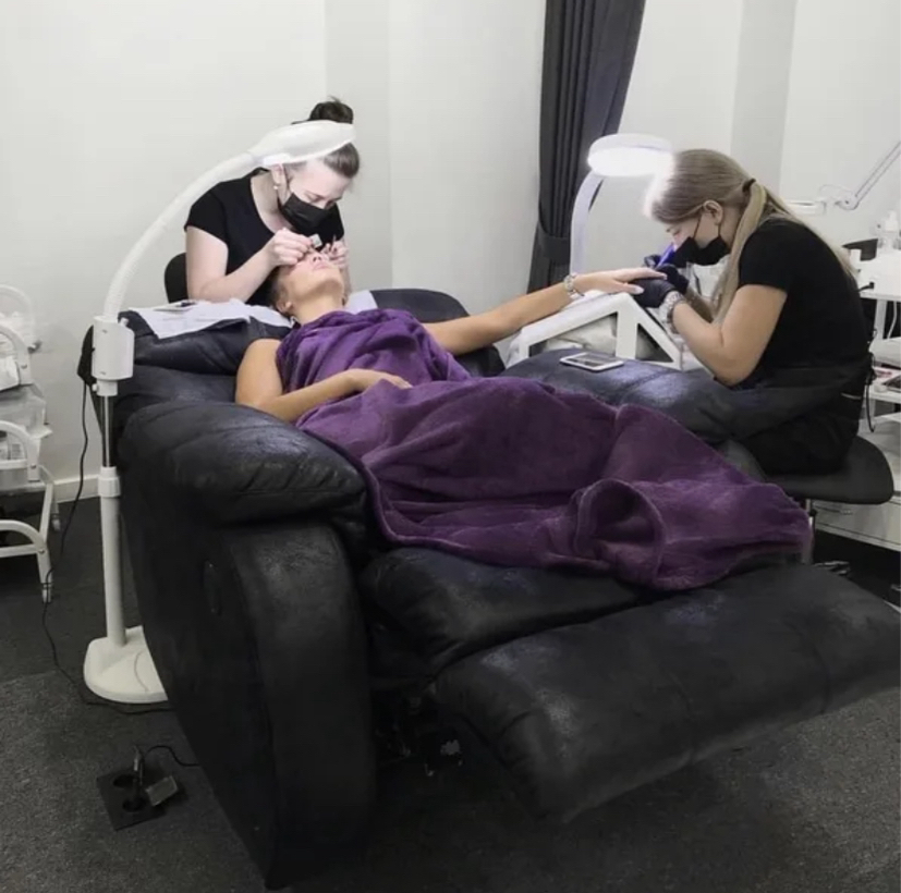 4, 6 рук. Услуги одновременно