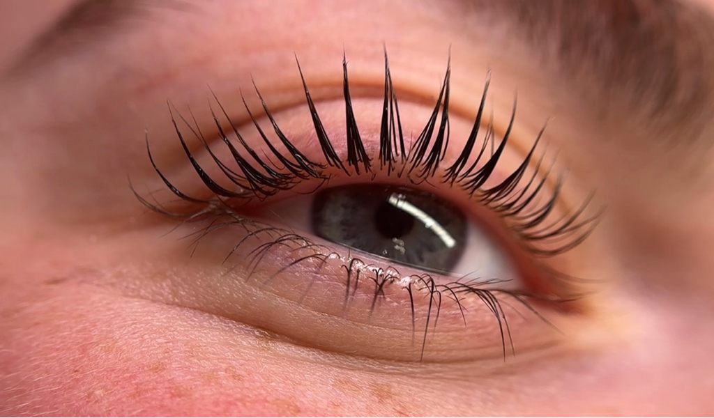 КОМБО - Ламинирование верхних ресниц + окрашивание + коррекция бровей