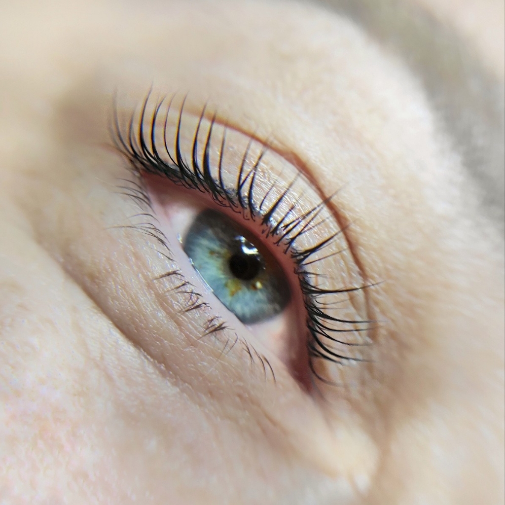 Ламинирование ресниц с уходом и окрашиванием