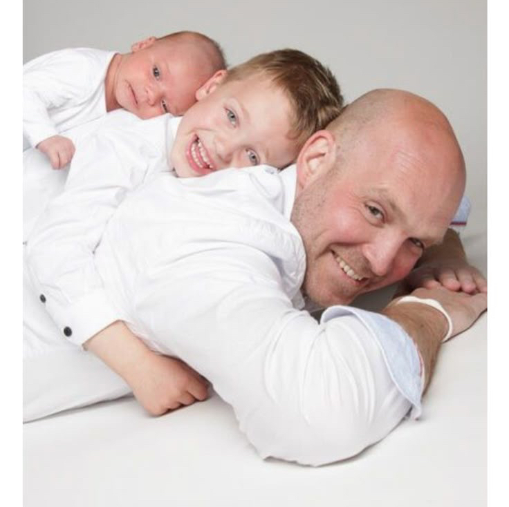 Папа и 2 ребенка до 14 лет  ( стоимость будет отличаться от категории Мастера)