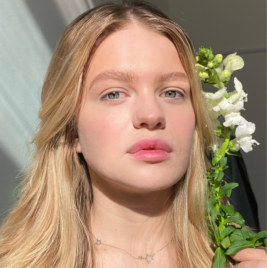 Коррекция и окрашивание бровей