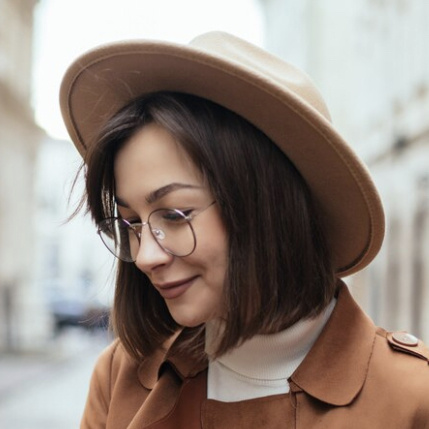 В один тон 15-30 см (до плеч)