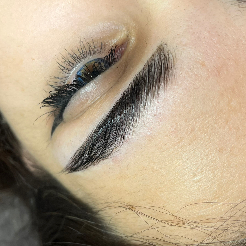 Коррекция бровей