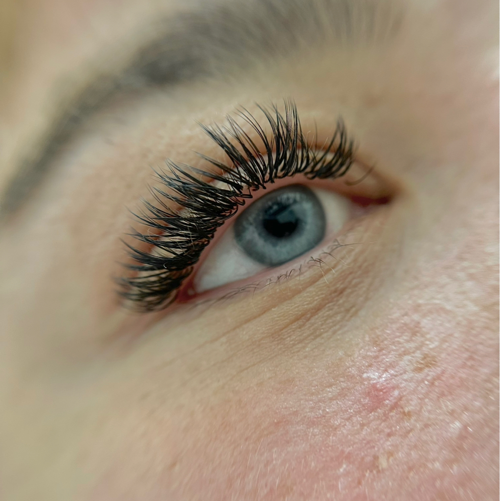 Наращивание ресниц 3D