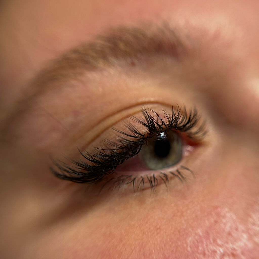 Наращивание ресниц 2,5D
