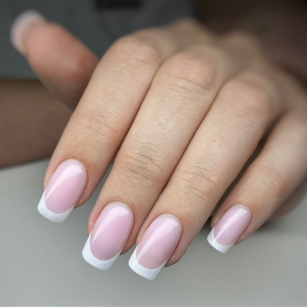 Маникюр Френч (с укреплением гелем)