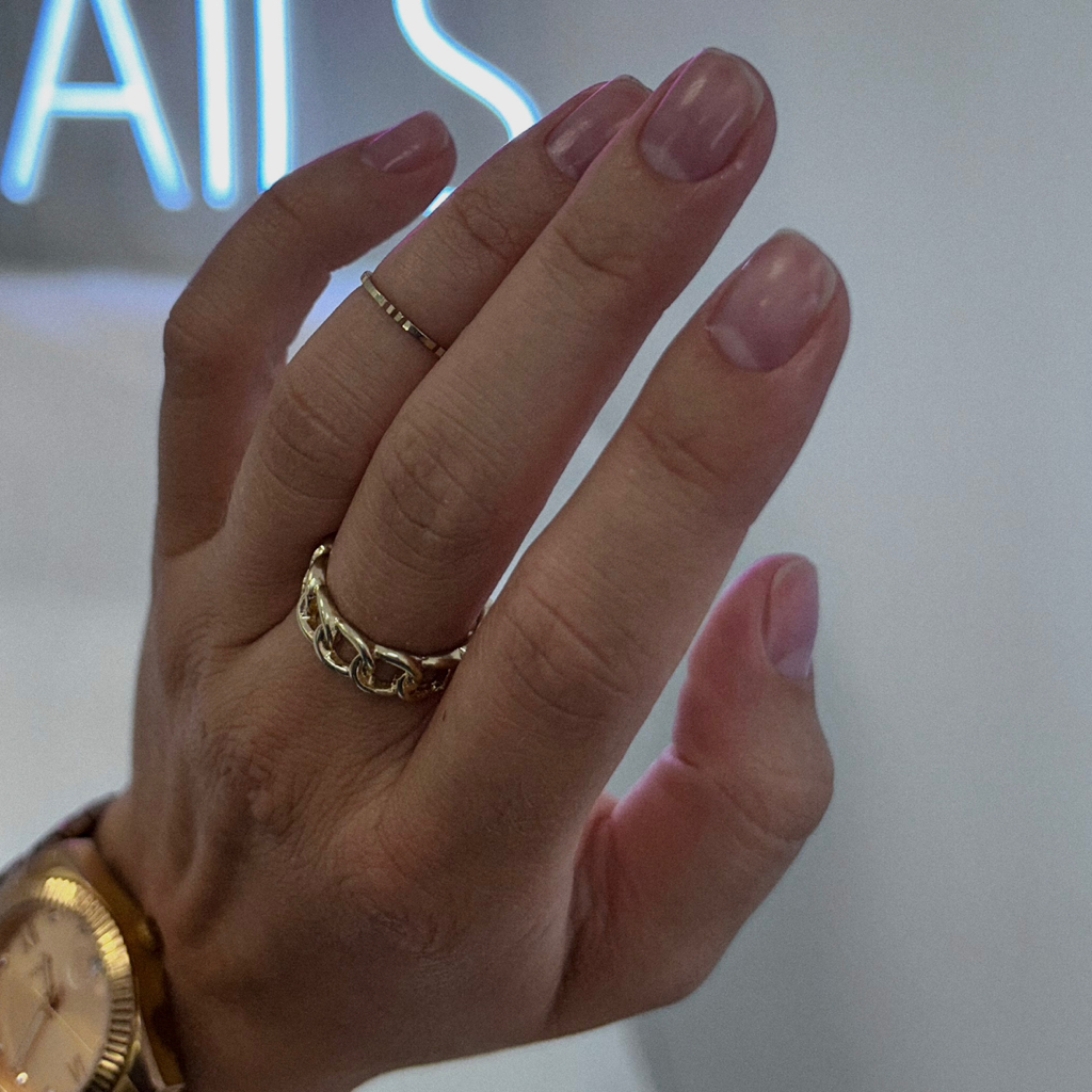 Снятие покрытия с маникюром