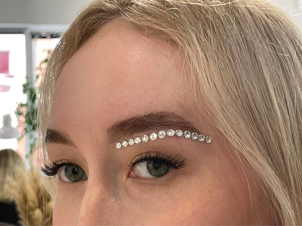 Окрашивание бровей