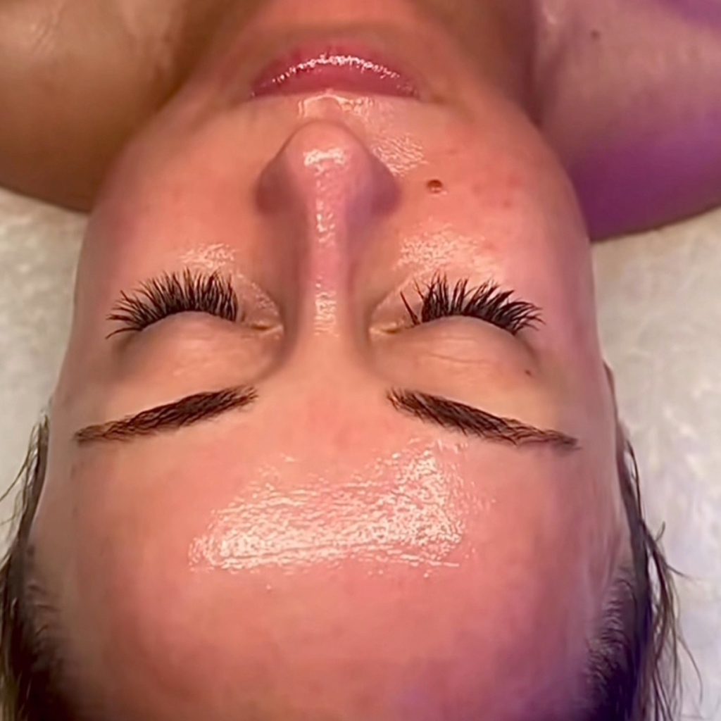 HOLLYWOOD FACIAL LIGHT  (Καθαρισμός προσώπου Λάμψη του Χόλιγουντ )