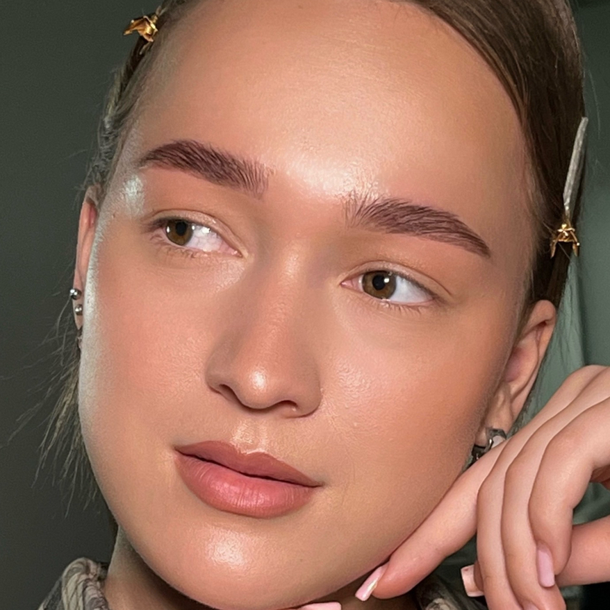 Коррекция и окрашивание бровей