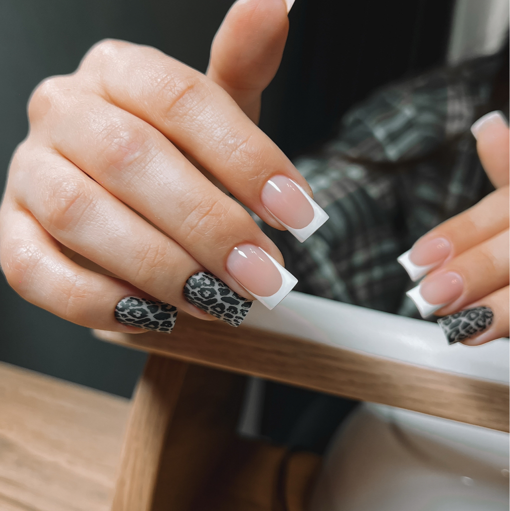 Маникюр с укреплением + однотонное покрытие