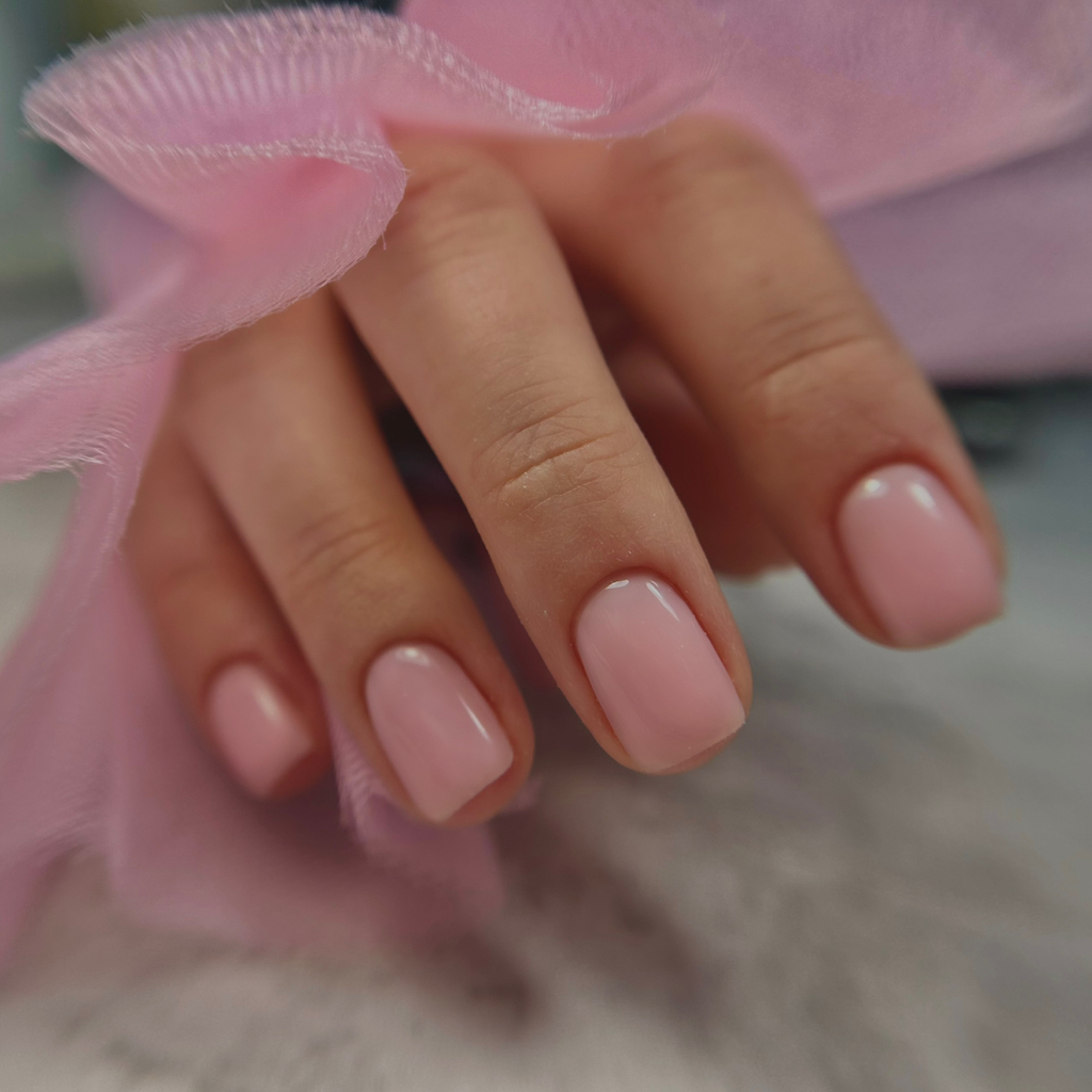 Маникюр + однотонное покрытие БАЗОЙ