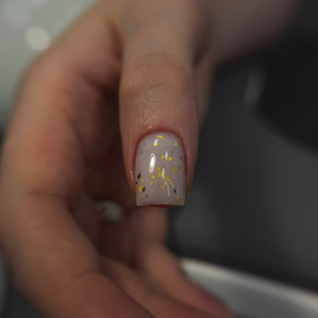 Маникюр + однотонное покрытием ГЕЛЕМ  (Достроение углов , выравнивание клюющих и скрученных ногтей)