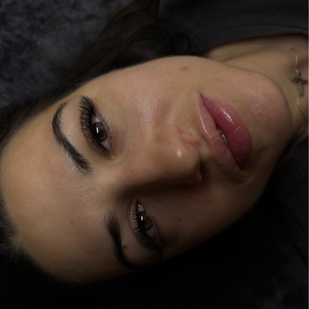 Наращивание ресниц 4D