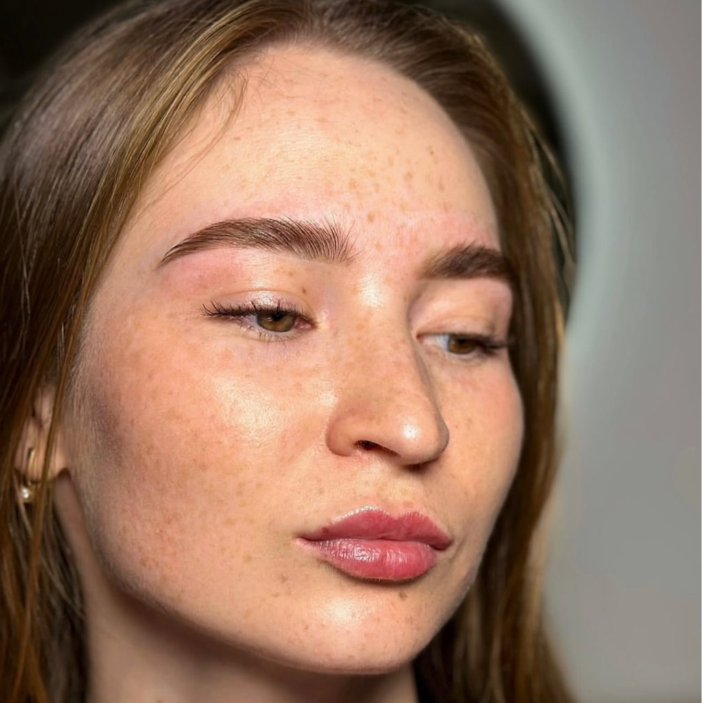 Оформление и окрашивание бровей