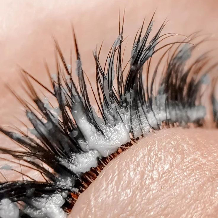 Снятие наращенных ресниц