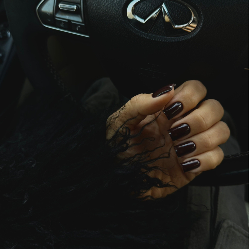 Маникюр+коррекция архитектуры+однотонное покрытие