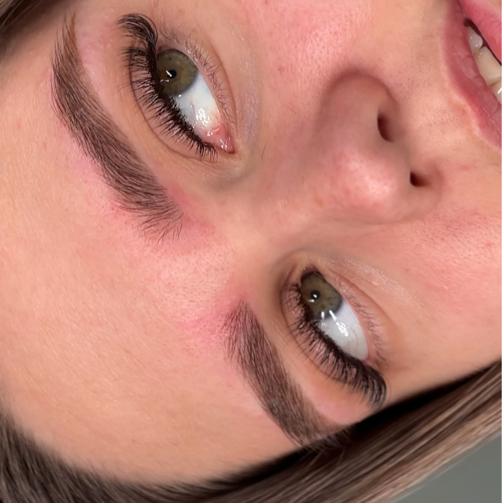 Окрашивание бровей