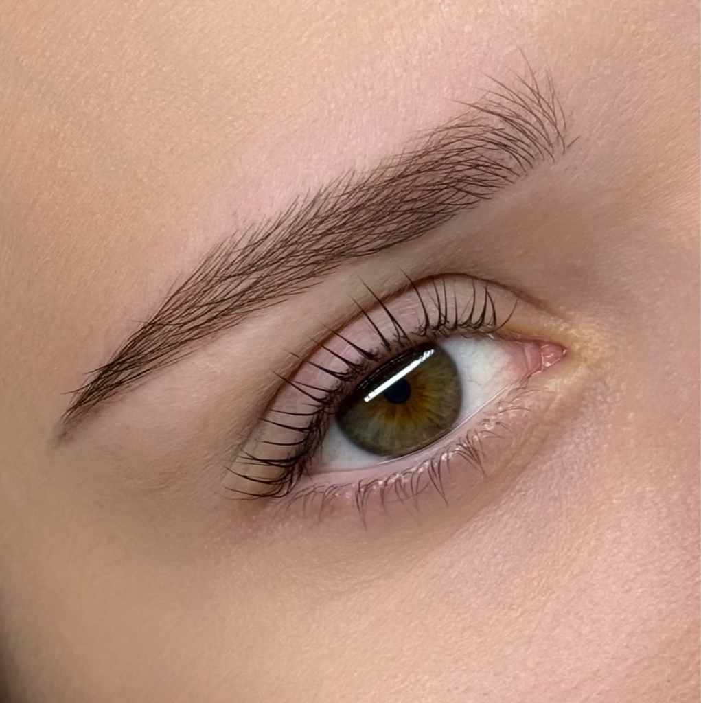 Окрашивание бровей краской