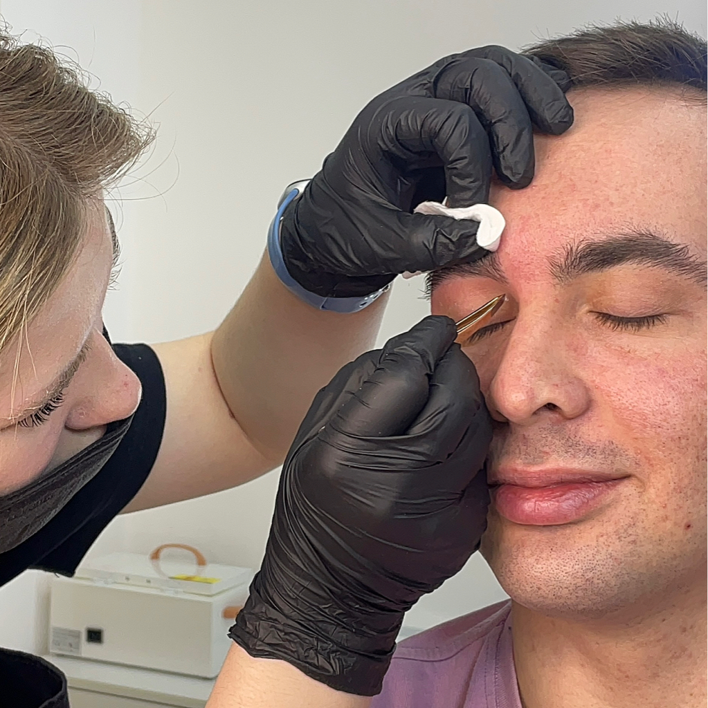 Мужская коррекция бровей