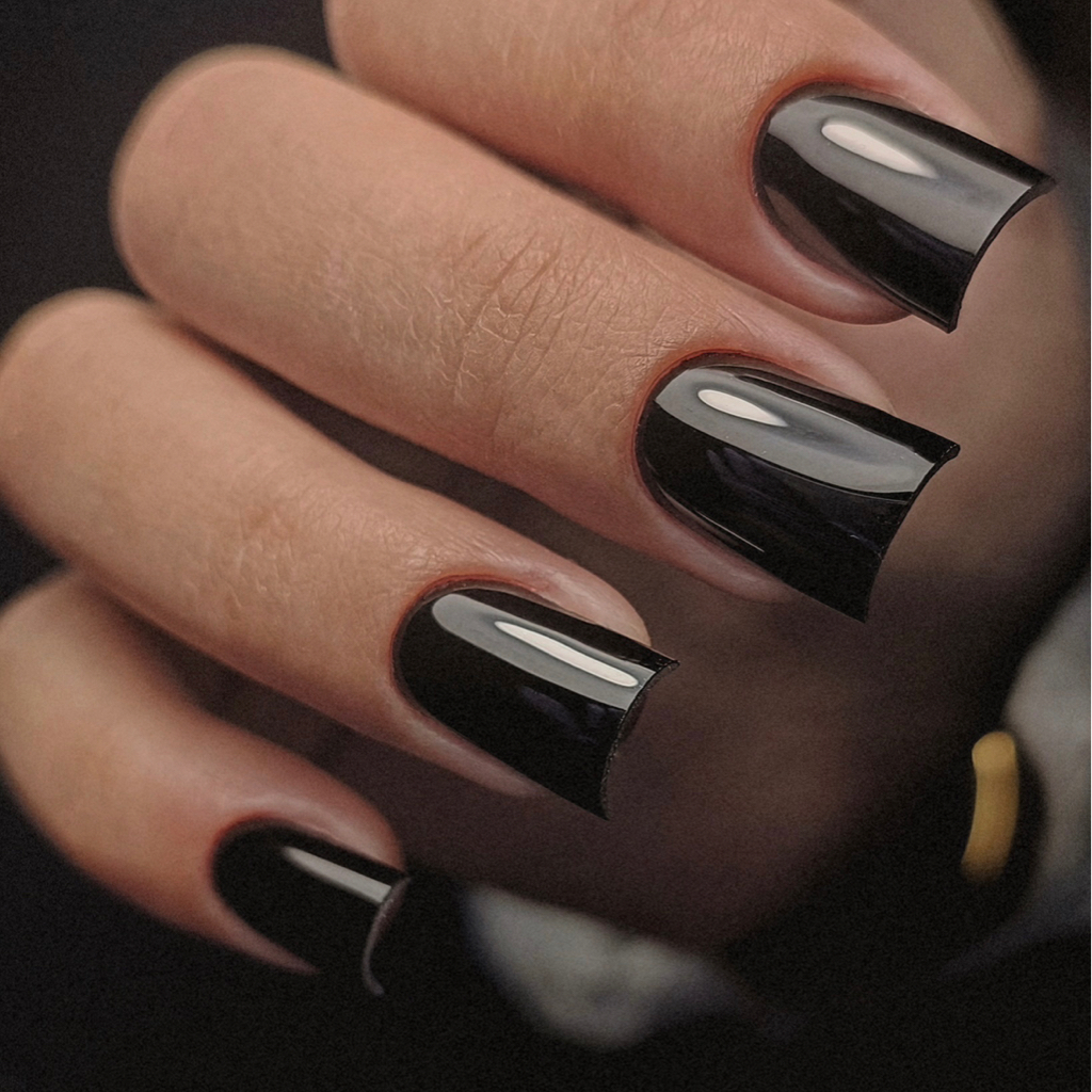 Маникюр с покрытием гель-лак старший - мастер