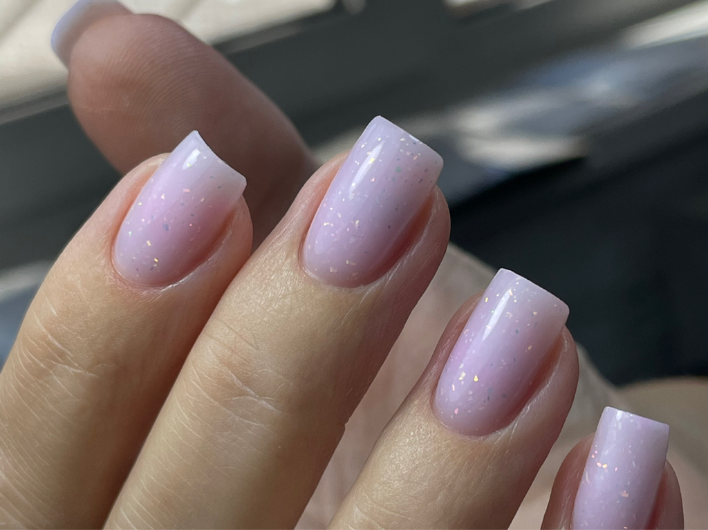 Маникюр,гель лак,укрепление свободного края,мелкий ремонт.Длина 1-2 мм