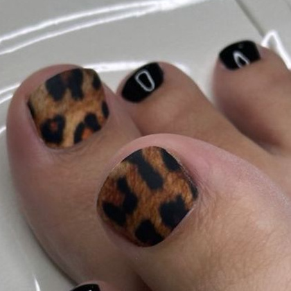 Дисковый педикюр + покрытие плёнками (два ногтя)