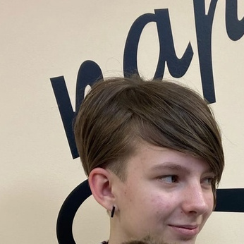 Окрашивание  в один тон на короткие волосы