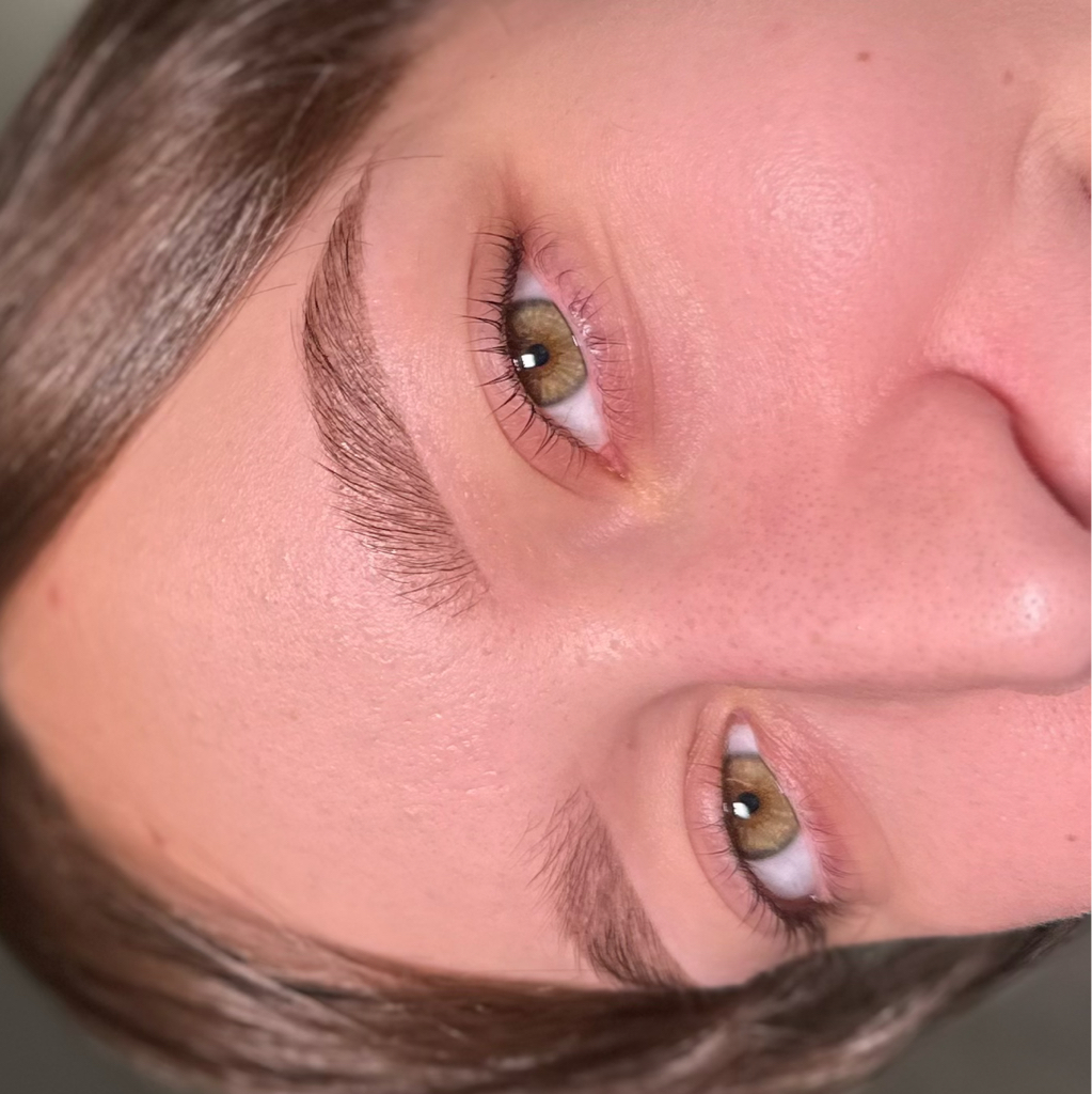 Комплекс 1: ламинирование ресниц + оформление бровей