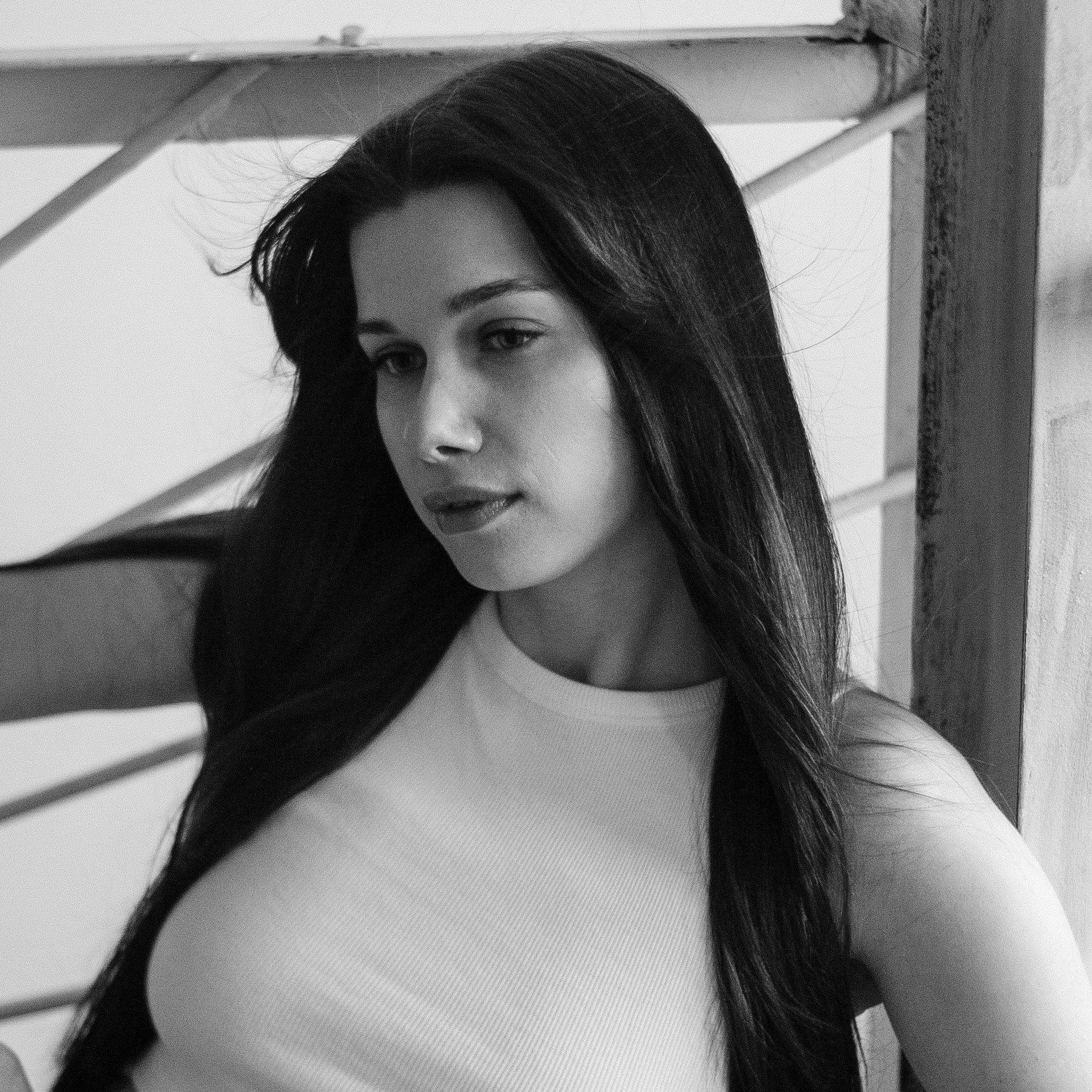 Үйде жыныстық қатынасқа түскен эротикалық ұлдар мен ұлдар