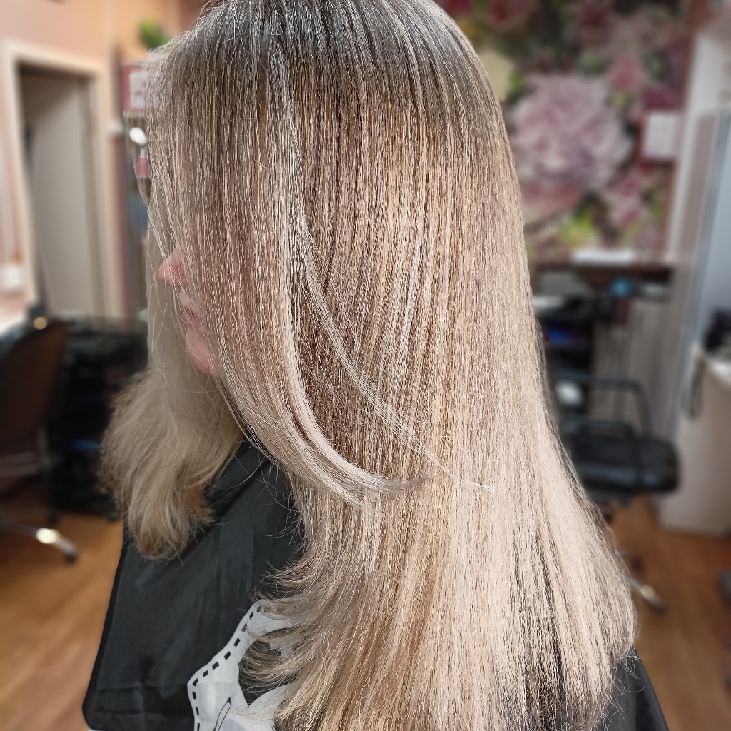 Окрашивание в технике
(Мелирование, Шатуш, Airtouch)