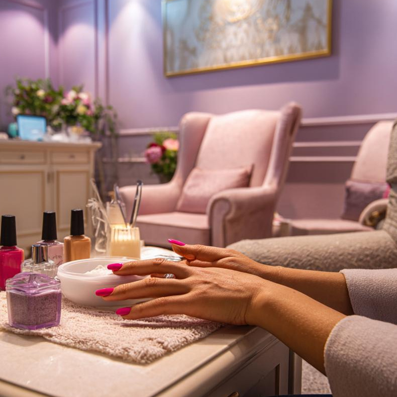 Комплекс маникюр: снятие/обработка кутикулы/выравнивание/покрытие однотон/лёгкий уход